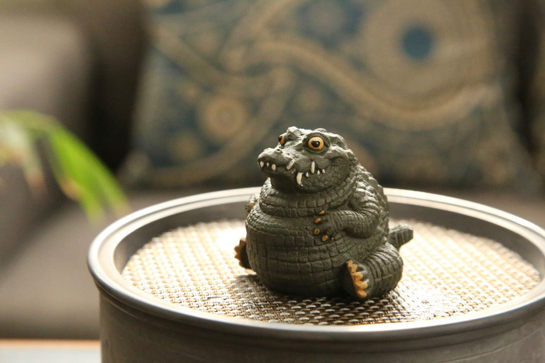 “Big Crocodile” (大鳄鱼) Yixing Zisha Tea Pet