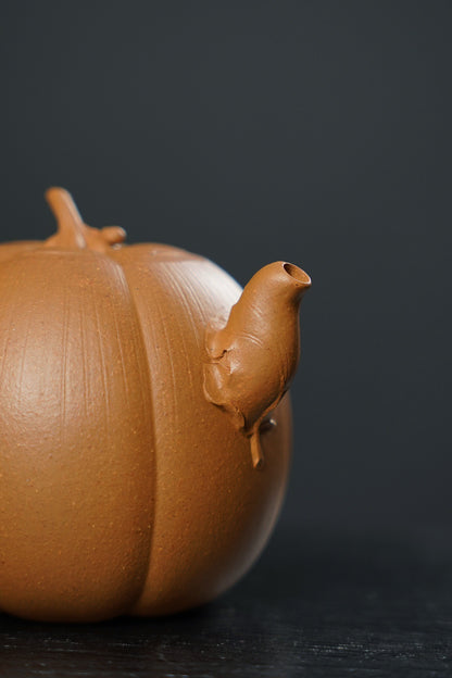 Bionic Tall Pumpkin (仿生高南瓜) Yixing Zisha Teapot 380ML