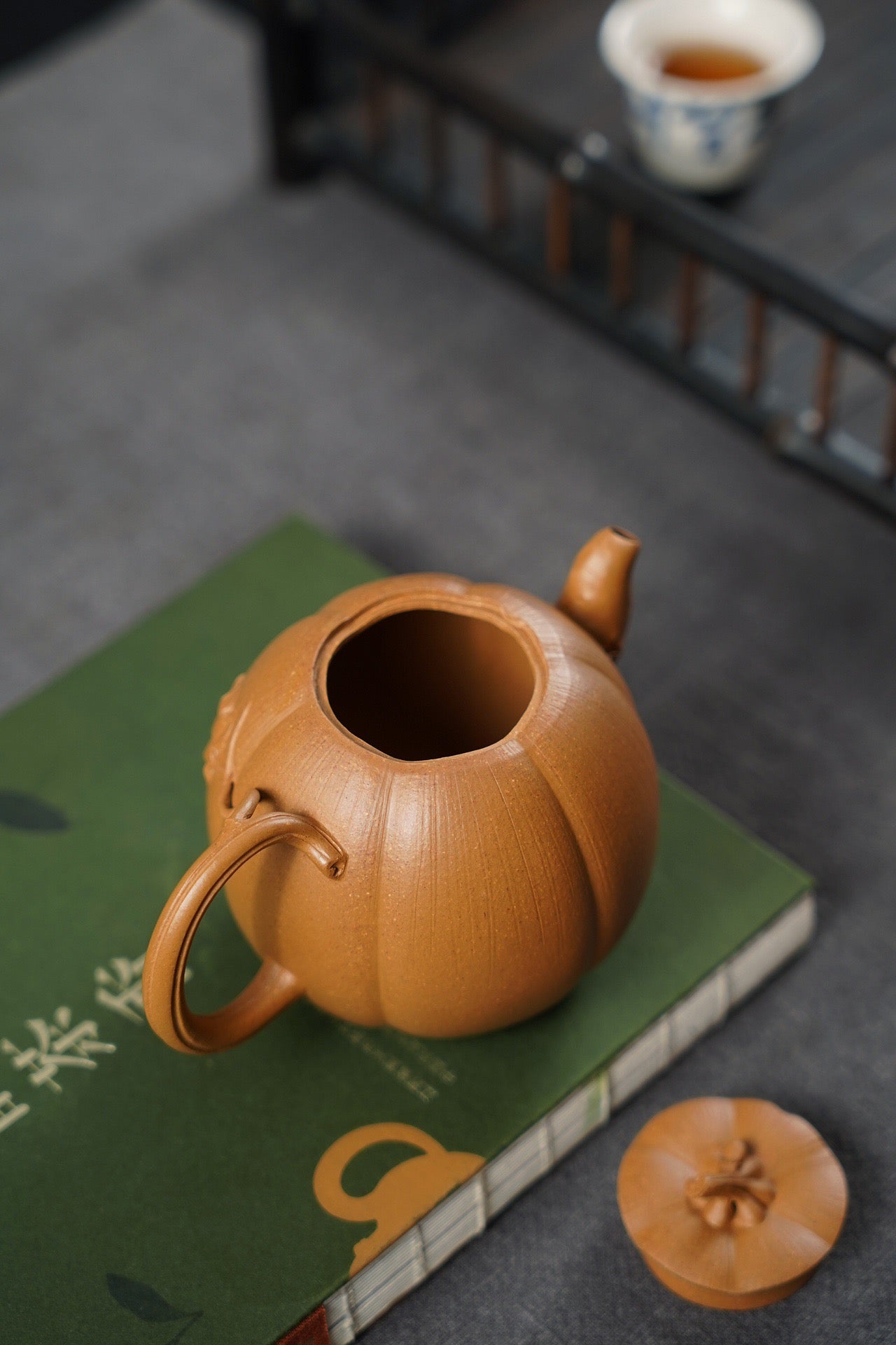 Bionic Tall Pumpkin (仿生高南瓜) Yixing Zisha Teapot 380ML