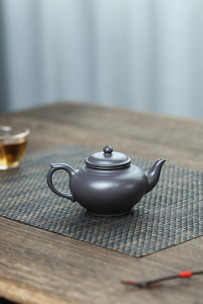 Classic Xiaoying (笑樱壶) Yixing Zisha Teapot 230ML