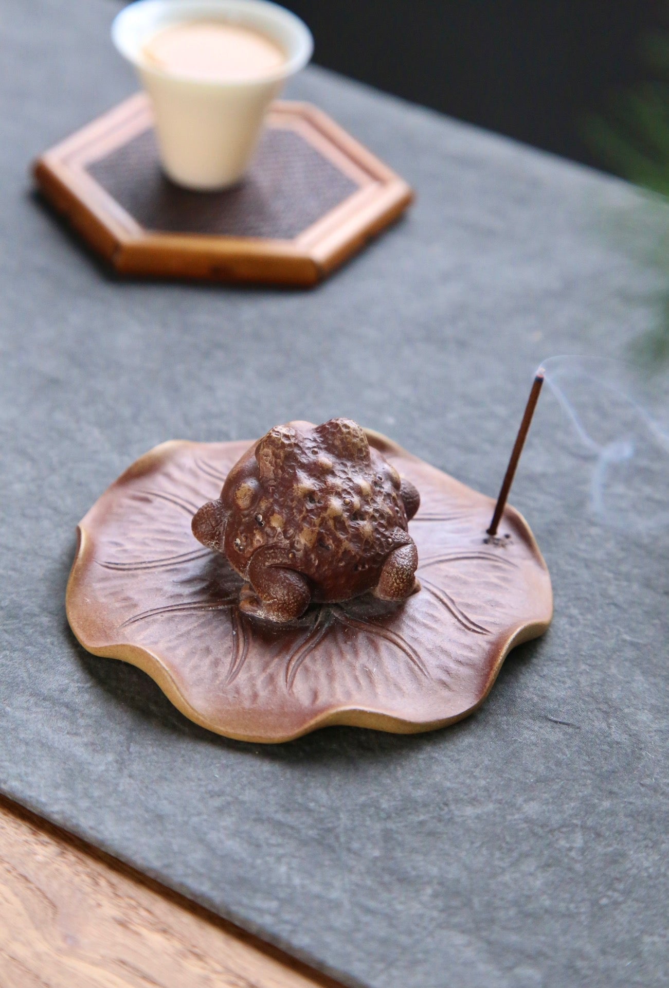 Froggy Fun (蛙趣香插) Yixing Zisha Incense Holder Teapet