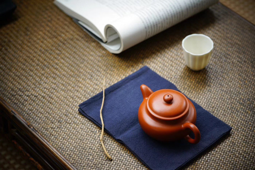 Golden FangGu (黄金朱泥仿古) Yixing Zisha Teapot 180ML