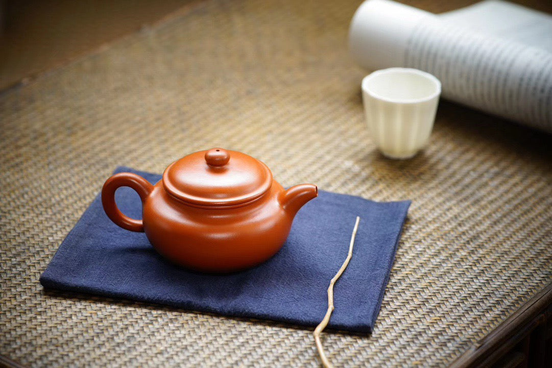 Golden FangGu (黄金朱泥仿古) Yixing Zisha Teapot 180ML