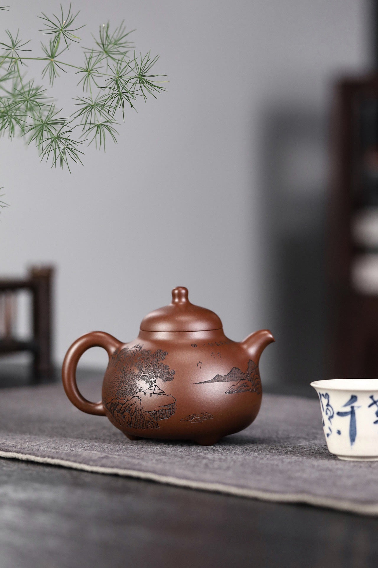 Tripod Ruding (三足乳鼎) Yixing Zisha Teapot 260ML