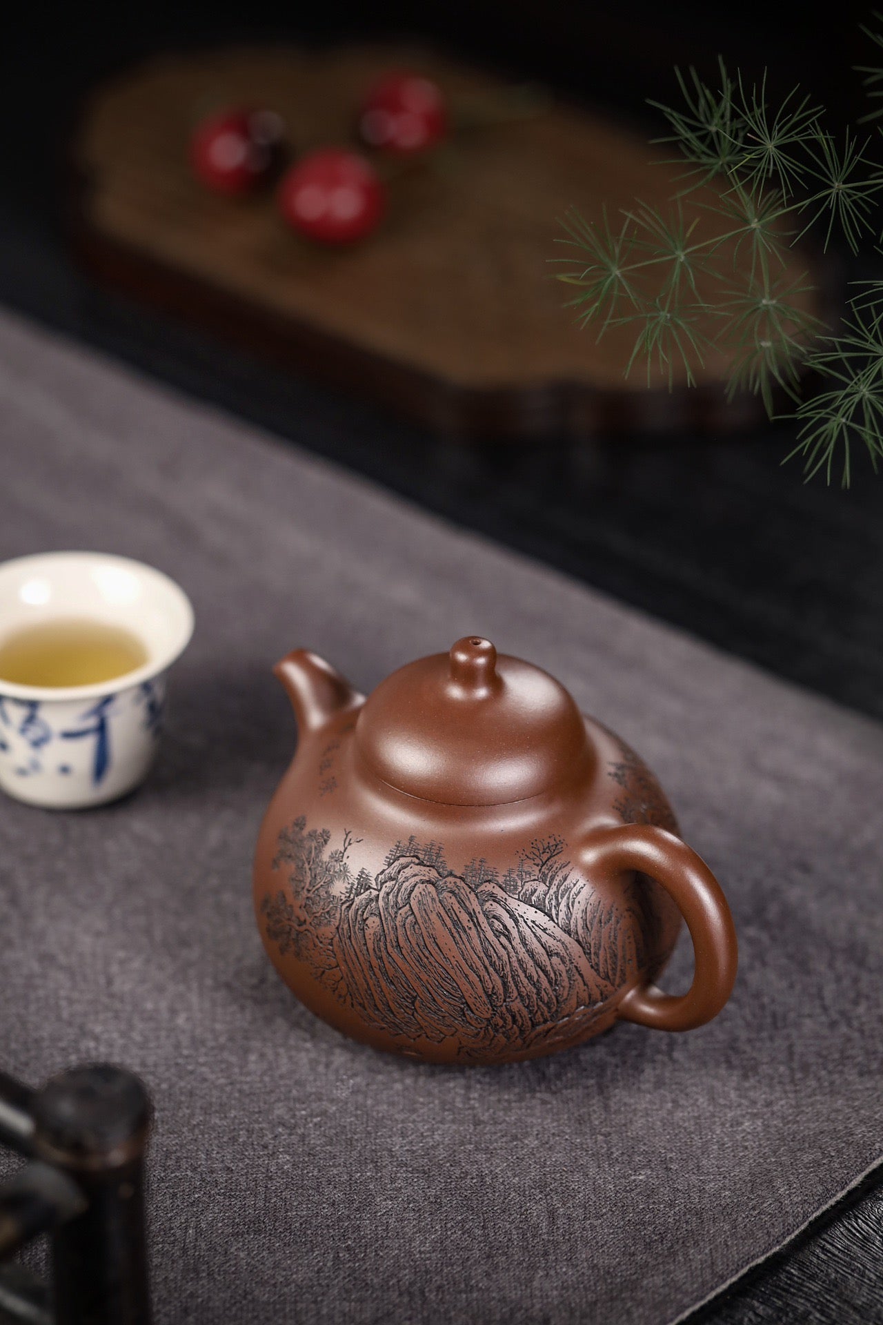Tripod Ruding (三足乳鼎) Yixing Zisha Teapot 260ML