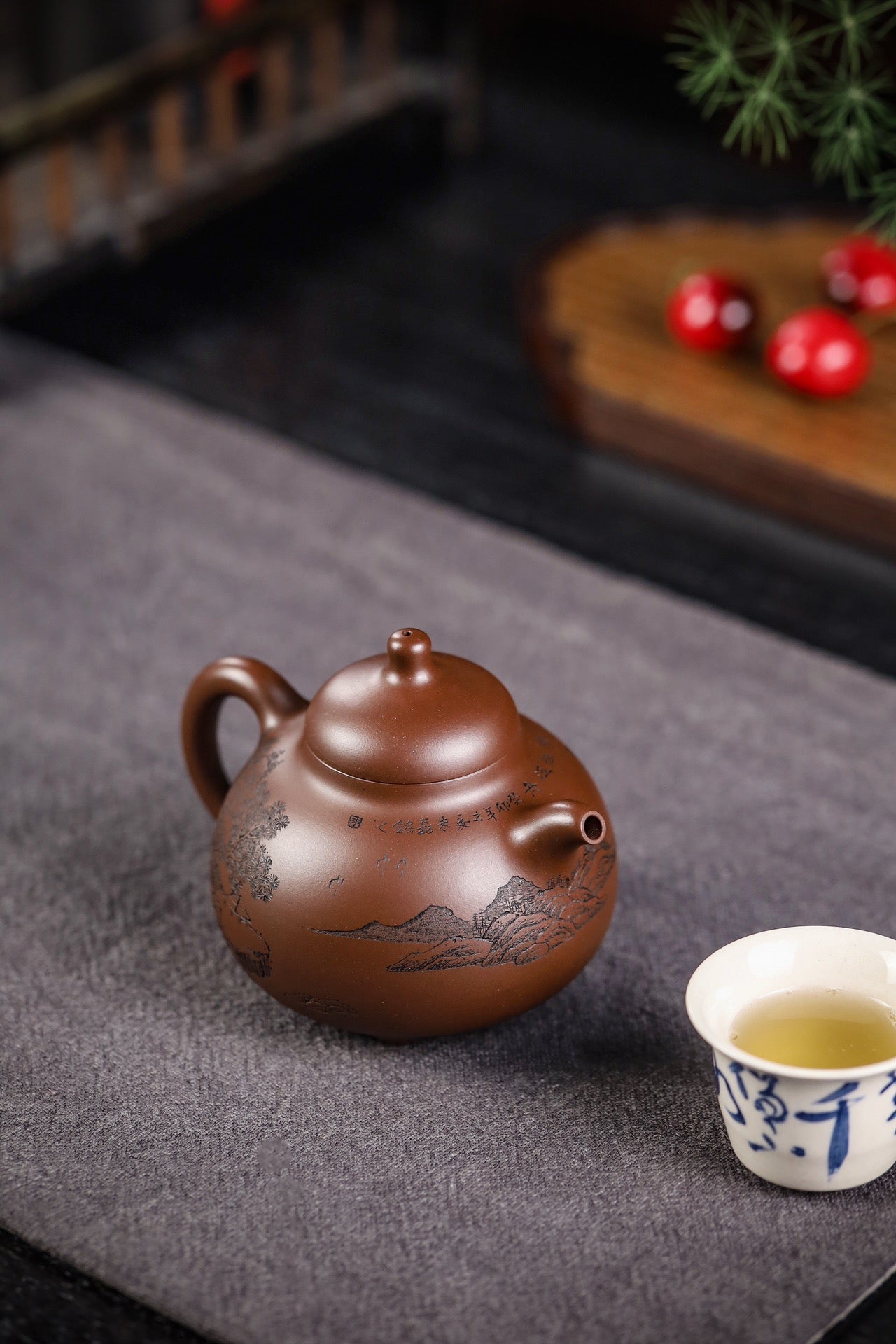 Tripod Ruding (三足乳鼎) Yixing Zisha Teapot 260ML