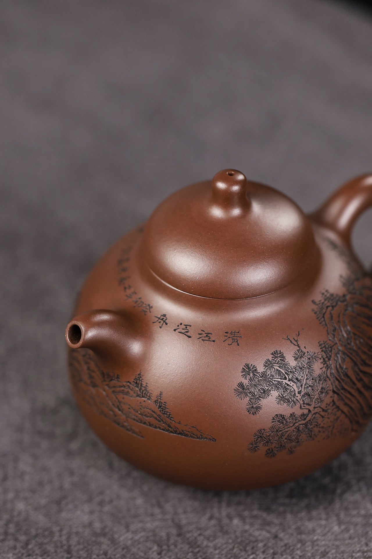 Tripod Ruding (三足乳鼎) Yixing Zisha Teapot 260ML