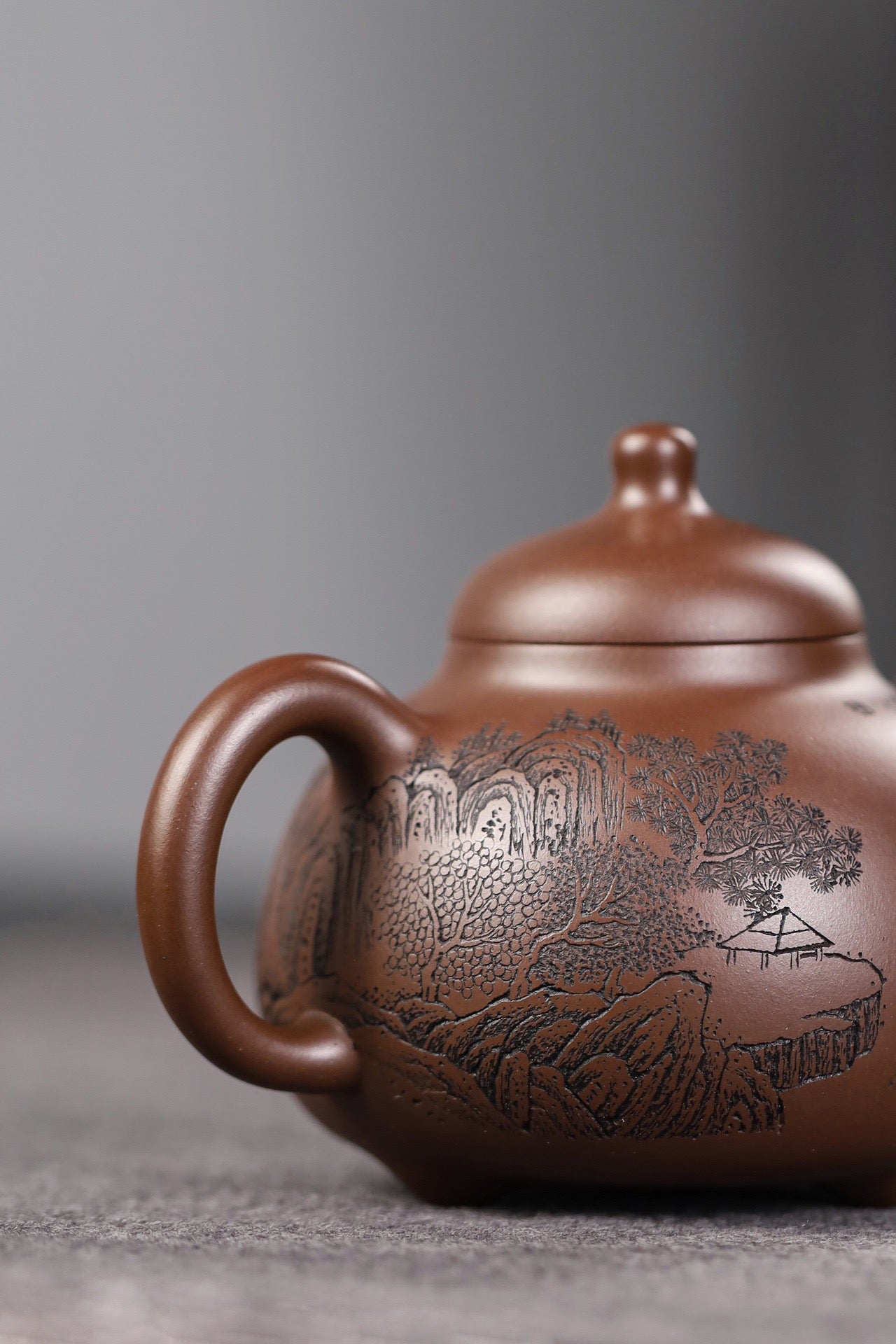 Tripod Ruding (三足乳鼎) Yixing Zisha Teapot 260ML