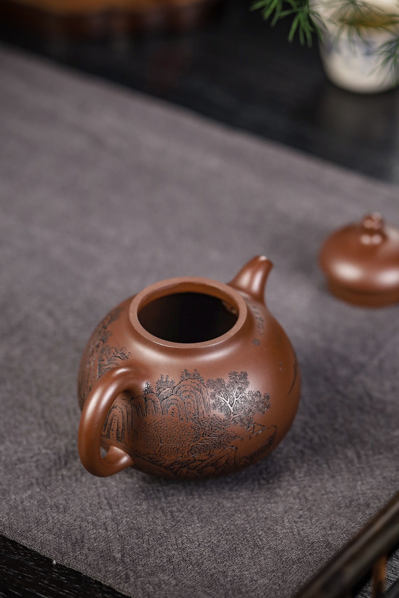 Tripod Ruding (三足乳鼎) Yixing Zisha Teapot 260ML