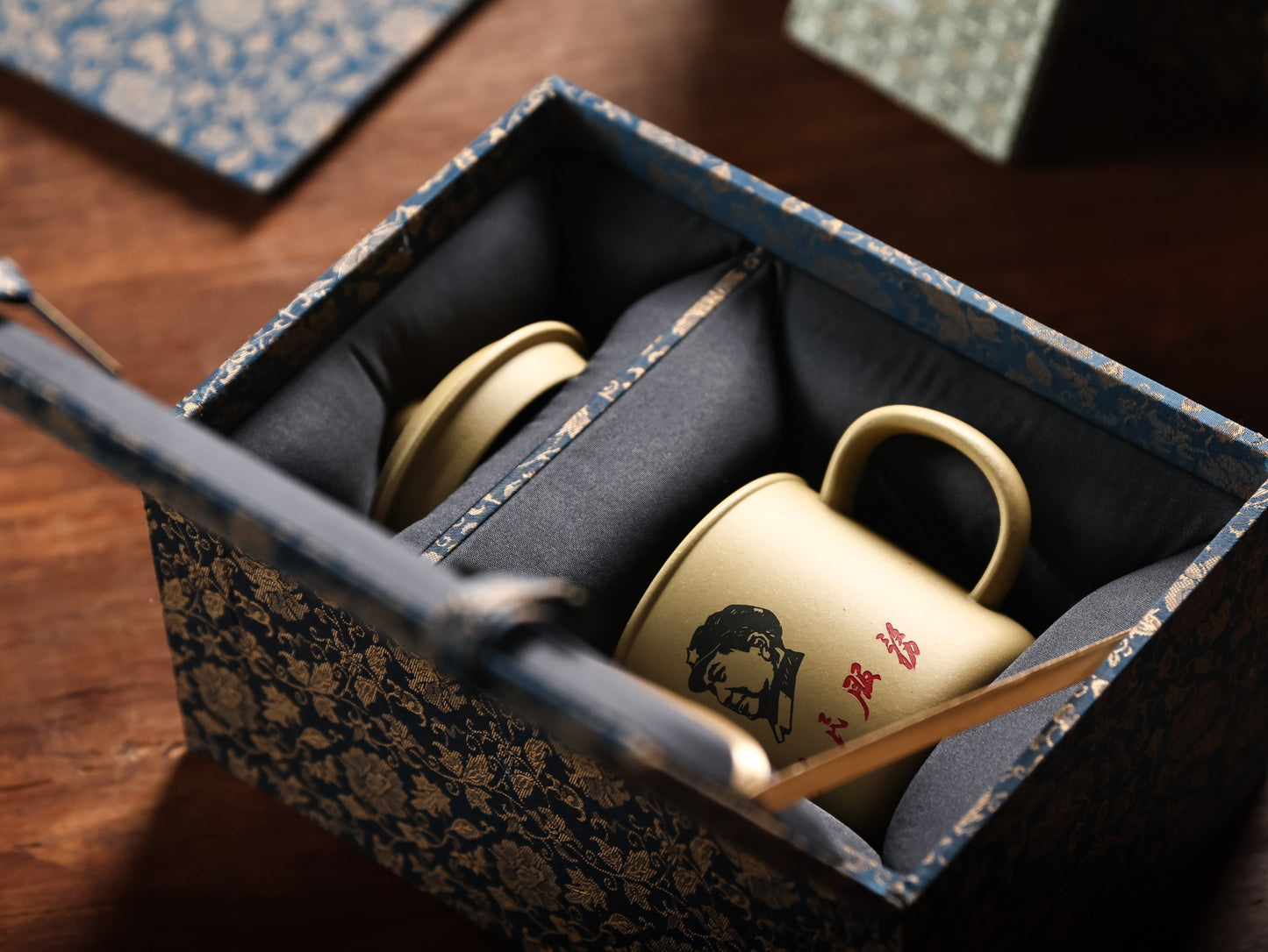 Yixing Zisha Covered Cup – "Zhi Qing" (知青杯) 380ML